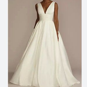 David's Bridal CUMMERBUND SATIN BALL GOWN WEDDING DRESS (V3848), Size 6